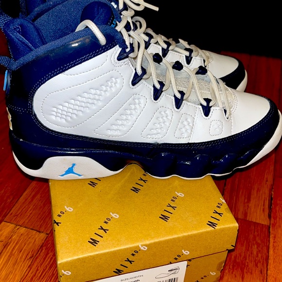 Kids Jordan’s size 6, great condition. - Picture 2 of 4